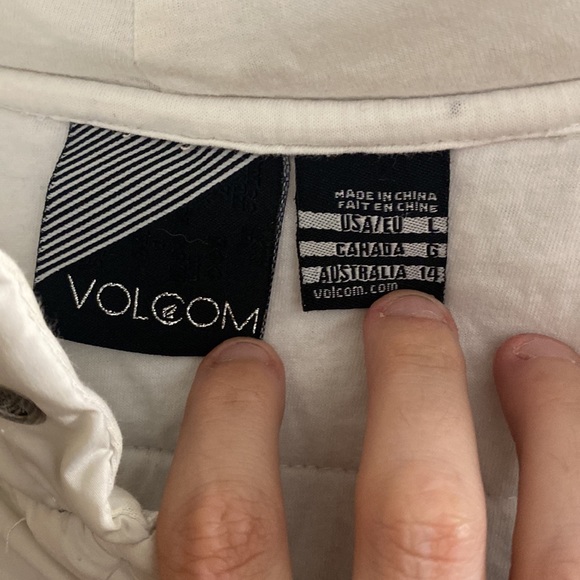 Volcom size large hoodie good condition has one makeup stain super warm - Picture 3 of 4